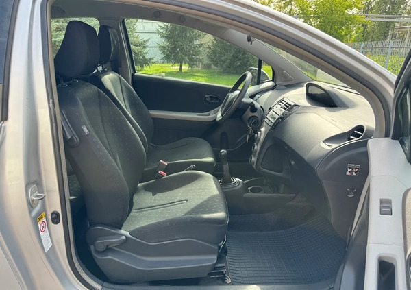 Toyota Yaris cena 9700 przebieg: 305000, rok produkcji 2006 z Połaniec małe 79